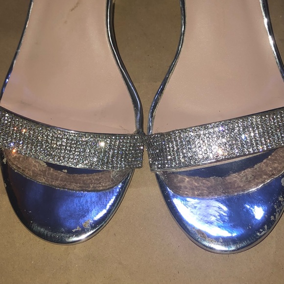 Silver Heel - Picture 3 of 3